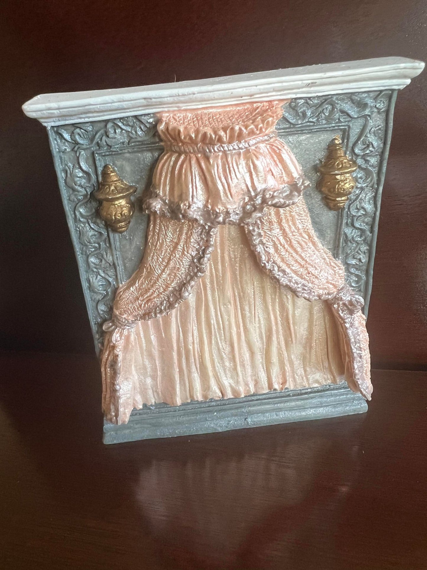 Dolls House Walls