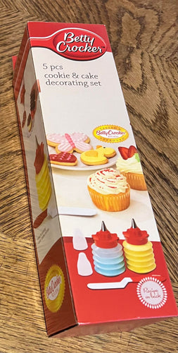 Betty Crocker 5Pcs Cookie + Cake Decorating Set