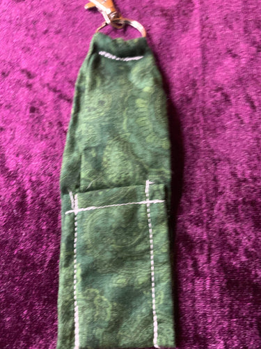 green gloss holder